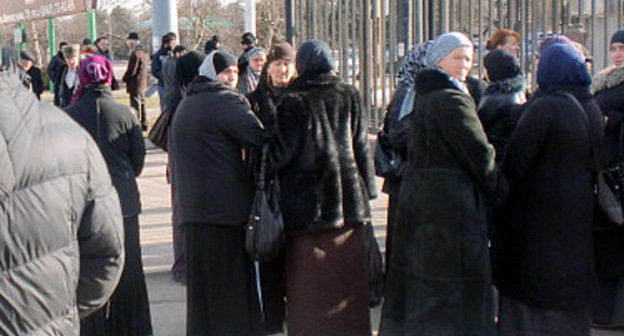 Акция родственников пропавших жителей КБР у здания ФСБ республики. Нальчик, 5 февраля 2013 г. Фото предоставлено участниками акции