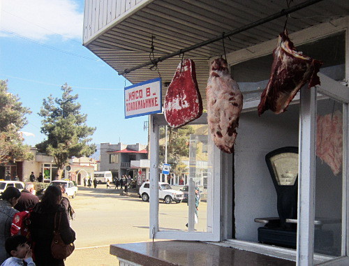 Продажа свежего мяса в Степанакерте. 6 февраля 2013 г. Фото Алвард Григорян для "Кавказского узла"
