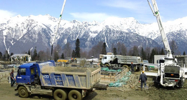 Строительство коттеджей для спортсменов на Красной Поляне. Сочи. Фото Ивана Фадеева для "Кавказского узла"