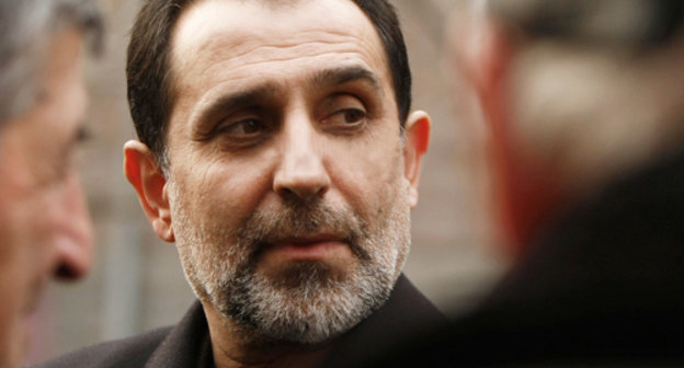 Арам Арутюнян объявляет голодовку перед зданием ЦИК Армении. Ереван, 7 февраля 2013 г. Фото: ©PanARMENIAN Photo/Hrant Khachatryan