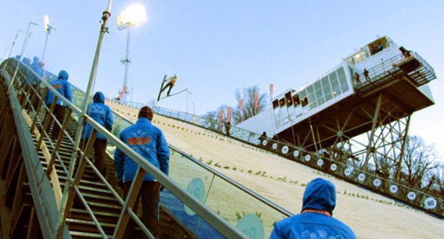 Прыжки на лыжах с трамплина на комплексе "Русские горки". 9 декабря 2012 года, Сочи. Фото Татьяны Уколовой для "Кавказского узла"