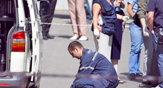 Следственная группа работает на месте убийства Юрия Буданова. Москва, 10 июня 2011 г. Фото Yuri Timofeyev (RFE/RL)