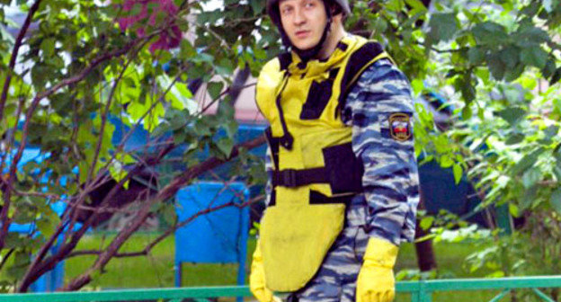 На месте убийства Юрия Буданова работают саперы. Москва, 11 июня 2011 г. Фото: Yuri Timofeyev (RFE/RL)