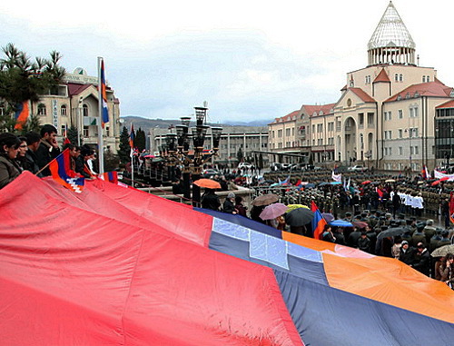 Празднование 25-й годовщины движения за воссоединение Нагорного Карабаха с Арменией. Митинг в Степанакерте 13 февраля 2013 г. Фото: http://www.president.nkr.am