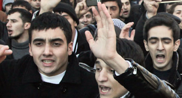 Баку, 12 января 2013 г. Участники акции против небоевых потерь в армии. Фото Азиза Каримова для "Кавказского узла"