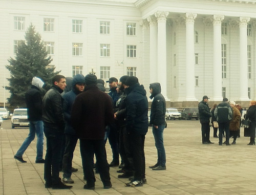 КБР, Нальчик, 20 февраля 2013 г. Участники митинга в поддержку родственников пропавших местных жителей. Фото Рустама Мацева