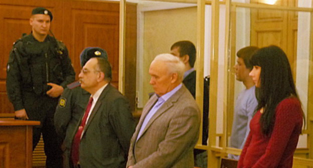 Ростов-на-Дону, 8 февраля 2013 г. Подсудимые и их защитники заслушивают приговор коллегии Ростовского областного суда по делу о покушении на теракт. Фото Олеси Диановой для "Кавказского узла"
