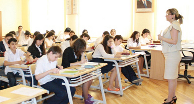 Урок литературы в средней школе. Баку. Фото: http://aze.rs.gov.ru