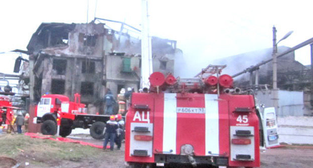 Пожар на маслозаводе в городе Кропоткин. Краснодарский край, 18 февраля 2013 г. Фото: ГУ МЧС по Краснодарскому краю, http://www.23.mchs.gov.ru