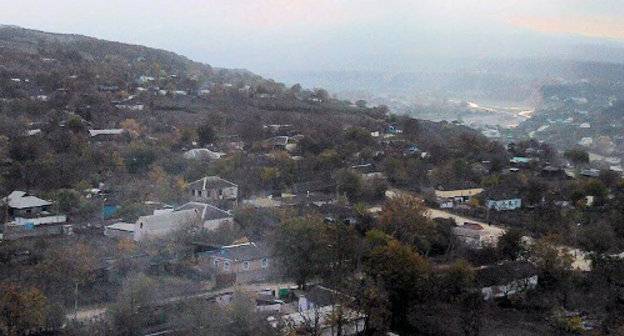 Панорама села Новолакского, бывшего Банайаула, жители которого, чеченцы-аккинцы, после возвращения из депортации были перемещены в другие села. Фото Рамазана Алилова, http://www.odnoselchane.ru
