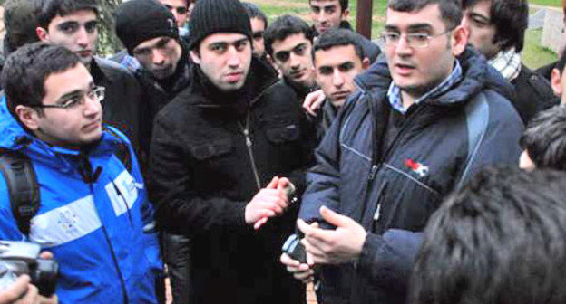 Активисты «Ирели» провели акцию протеста перед посольством Франции в Азербайджане. Баку, 24 января 2012 г. Фото: Тофик Бабаев, http://1news.az
