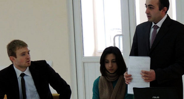 Учредительный съезд социал-демократической партии "Национальное возрождение". Справа - председатель партии Айк Ханумян. Нагорный Карабах, Аскеранский район, село Хачен, 24 февраля 2013 г. Фото Альберта Восканяна, http://www.kavkaz-uzel.ru/blogs/929/posts/13998