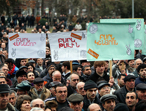 Митинг Раффи Ованнисяна на площади Свободы в Ереване 28 февраля 2013 г. Фото: © PanARMENIAN Photo/Hrant Khachatryan