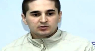 Инал Беров. Кадр из видео, нсятого Правозащитным центром КБР, http://www.youtube.com/user/zapravakbr Инал Беров. Кадр из видео, нсятого Правозащитным центром КБР, http://www.youtube.com/user/zapravakbr