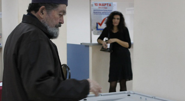 Голосование на выборах в городскую думу Краснодара 10 марта 2013 г. Фото Андрея Кошика для "Кавказского узла"