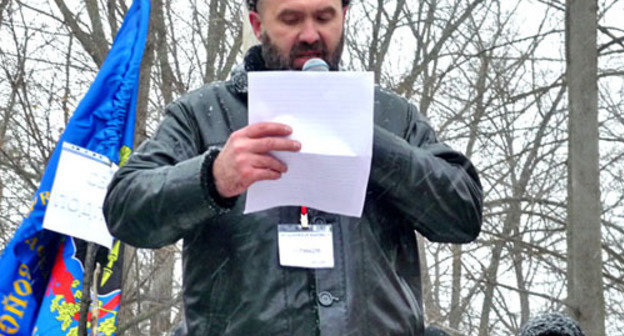 Выступает Павел Сериков во время митинга казаков в поддержку требования признания их народом. Ростов-на-Дону, 26 января 2013 г. Фото Олеси Диановой для «Кавказского узла»