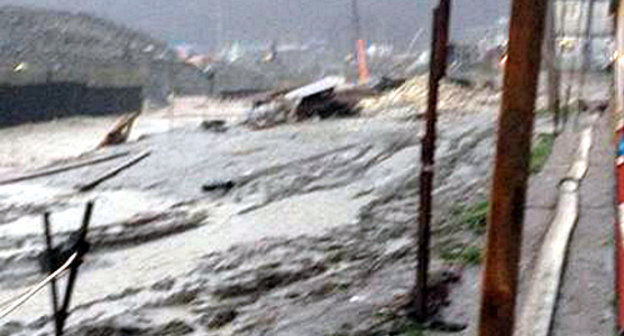 Сочи, Эста-Садок, 13 марта 2013 г. Подтопление в вахтовом поселке строителей. Фото ГУ МЧС по Краснодарскому краю, http://www.23.mchs.gov.ru