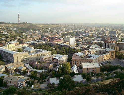 Панорама Еревана. Фото: Simon Hooks, http://www.flickr.com/photos/gogap