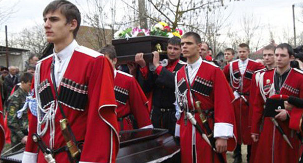 Похороны атамана станицы Мингрельской. Краснодарский край, Абинский район, 13 марта 2013 г. Фото: Кубанское казачье войско, http://www.slavakubani.ru