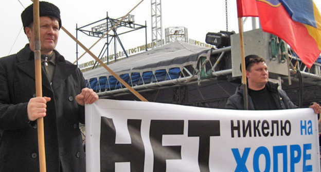 Казаки станицы Урюпинской выступают против строительства завода по производству никеля у реки Хопер во время митинга с требованием отставки губернатора Волгоградской области Сергея Боженова. Волгоград, 16 марта 2013 г. Фото Вячеслава Ященко для "Кавказского узла"