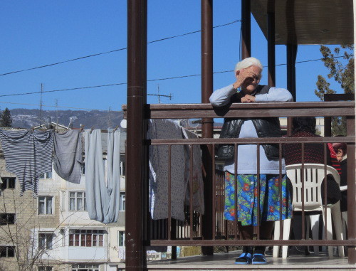 На балконе второго корпуса дома-интерната для престарелых и инвалидов в Степанакерте. Нагорный Карабах, 9 марта 2013 г. Фото Алвард Григорян для "Кавказского узла"