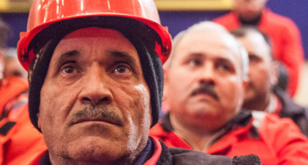 Встреча бастующих работников азербайджанского предприятия Bos Shelf с руководством компании. Баку, 17 марта 2013 г. Фото Азиза Каримова для "Кавказского узла"