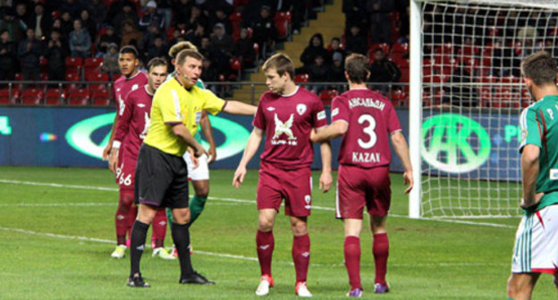 Эпизод матча "Терек" - "Рубин". Чечня, Грозный, 17 марта 2013 г. Фото: http://old.fc-terek.ru