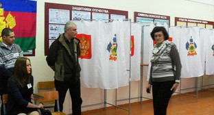Избирательный участок 02-13 в Анапе, на котором во время подсчета голосов были избиты наблюдатели. 24 марта 2013 года. Фото Натальи Дорохиной. Избирательный участок 02-13 в Анапе, на котором во время подсчета голосов были избиты наблюдатели. 24 марта 2013 года. Фото Натальи Дорохиной.