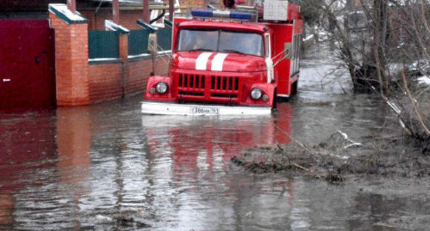 Наводнение в Азовском районе Ростовской области. 24 марта 2013 г. Фото: ГУ МЧС России по Ростовской области, http://www.61.mchs.gov.ru/
