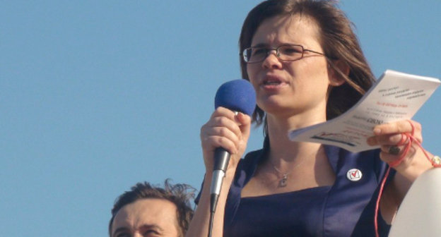 Координатор проекта «Гражданин наблюдатель» Алена Рудько на всероссийской акции "Белый поток" в Ростове-на-Дону 5 сентября 2012 г. Фото с личной страницы в сети ВКонтакте, http://vk.com/id2230276