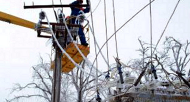 Восстановительные работы на ЛЭП в Краснодарском крае. Фото: ОАО "Кубаньэнерго", http://www.kubanenergo.ru