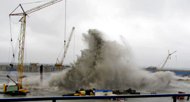 Шторм разрушил построенное берегоукрепление в Имеретинской низменности. Сочи. Фото Светланы Кравченко для "Кавказского узла"
