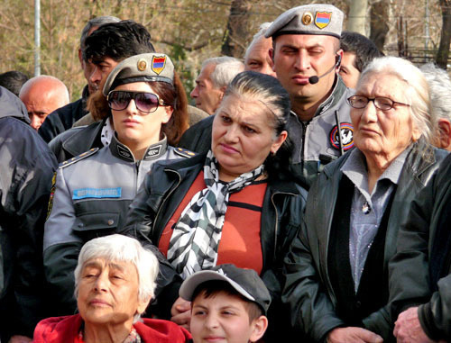 Участники Открытого гражданского форума, который прошел на площади Свободы. Ереван, 28 марта 2013 г. Фото Армине Мартиросян для "Кавказского узла"