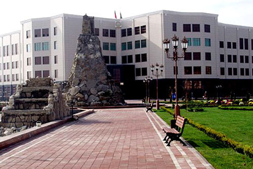Здание администрации главы и правительства Чеченской республики. Фото er.ru