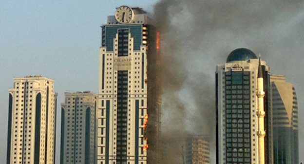 Пожар в башне "Олимп" комплекса "Грозный-Сити". Чечня, Грозный, 3 апреля 2013 г. Фото  "Кавказского узла"