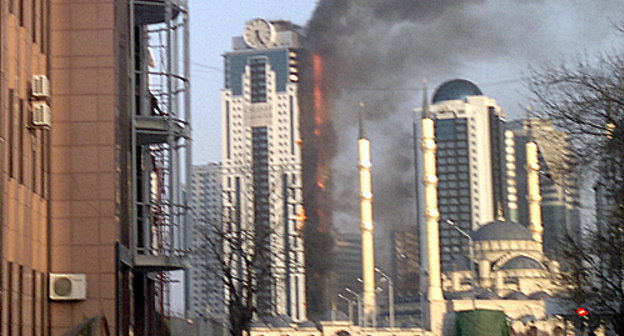 Пожар в высотном комплексе "Грозный-Сити". Чечня. Грозный, 3 апреля 2013 г. Фото "Кавказского узла"