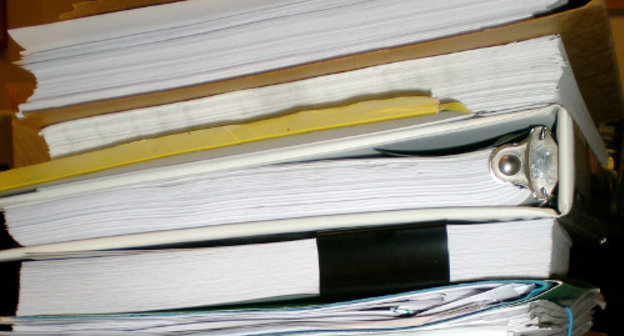 Груда документов. Фото: Kevin Harber, http://www.flickr.com/photos/kevharb