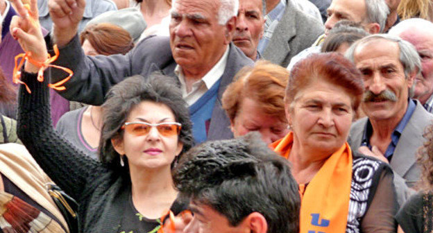 Сторонники Раффи Ованнисяна во время оппозиционной акции "Инаугурация Новой Армении". Ереван, 9 апреля 2013 г. Фото Армине Мартиросян для "Кавказского узла"