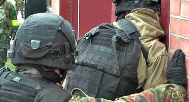 Спецоперация в селе Долаково, Ингушетия, 8 апреля 2013 г. Фото http://www.nak.fsb.ru/