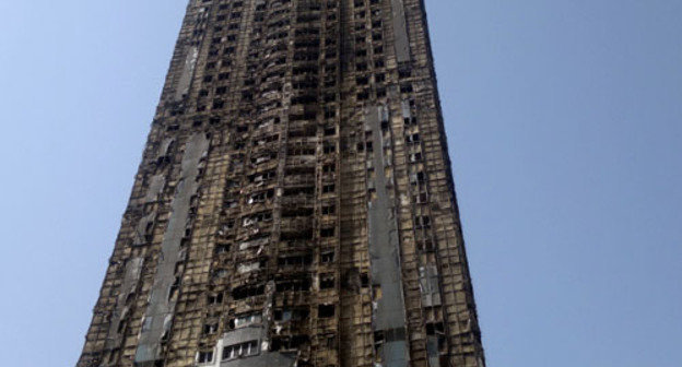 Сгоревшая башня "Олимп" в комплексе «Грозный-Сити». Грозный, 4 апреля 2013 г. Фото "Кавказского узла"