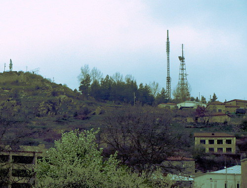 Радиовышки в городе Шуши. Нагорный Карабах, апрель 2013 г. Фото Алвард Григорян для "Кавказского узла"