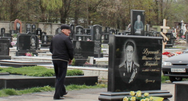 Гизельское кладбище во Владикавказе. Апрель 2013 г. Фото Эммы Марзоевой для "Кавказского узла"