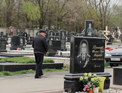 Гизельское кладбище во Владикавказе. Апрель 2013 г. Фото Эммы Марзоевой для "Кавказского узла"