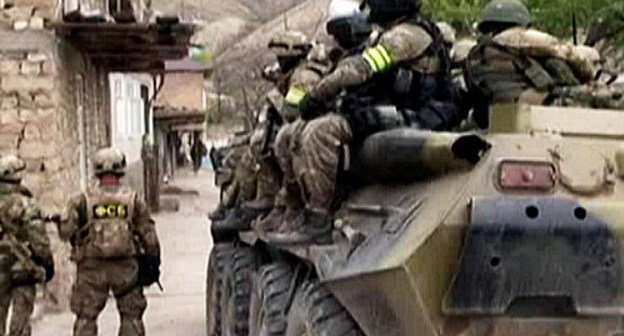 Силовики в селении Гимры. Дагестан, Унцукульский район, апрель 2013 г. Фото: http://nak.fsb.ru