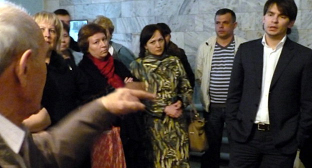 Встреча жителей общежития «Парус»  с представителями  администрации Ростова-на-Дону и Пролетарского района города. 23 апреля 2013 г. Фото Олеси Диановой для "Кавказского узла"