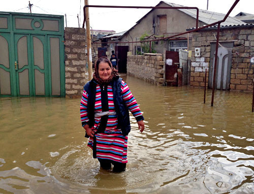 В результате ливней были затоплены до 90 индивидуальных жилых одноэтажных домов и приусадебных участков. Баку, поселок Сабунчи, 24 апреля 2013 г. Фото Азиза Каримова для "Кавказского узла"