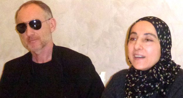 Пресс-конференция родителей братьев Царнаевых. На снимке: Анзор и Зубейдат Царнаевы. Махачкала, 25 апреля 2013 г. Фото Ахмеда Магомедова для "Кавказского узла"