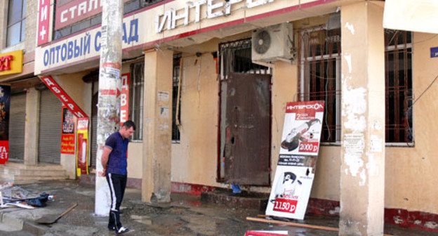 На месте взрыва на улице Ирчи Казака. Махачкала, 1 мая 2013 г. Фото Патимат Махмудовой для "Кавказского узла"