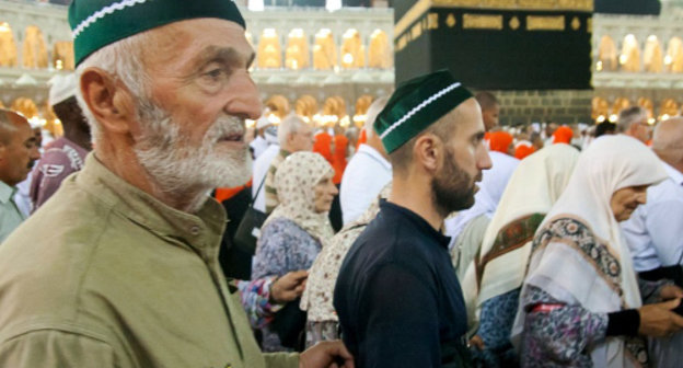 Паломники из Дагестана у храма Каабы в Мекке во время хаджа 2012 года. Фото с сайта благотворительного хаджа Сулеймана Керимова http://marwaltd.com