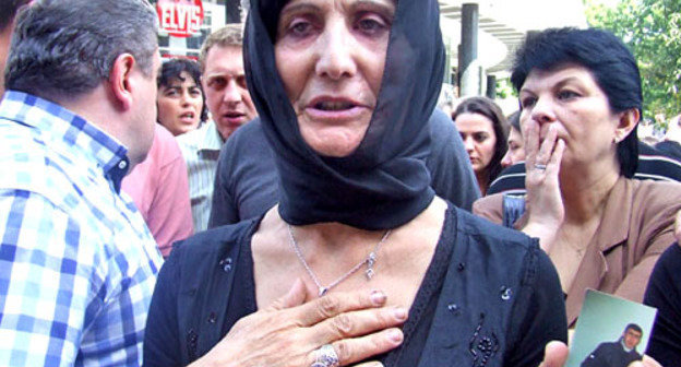 Циала Гурчиани, участница акции протеста, организованной в связи с жестоким обращением с заключенными в Глданской тюрьме. Тбилиси, 19 сентября 2013 г. Фото Эдиты Бадасян для "Кавказского узла"